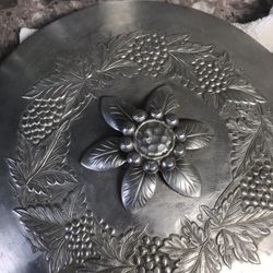 Vintique Dish Server