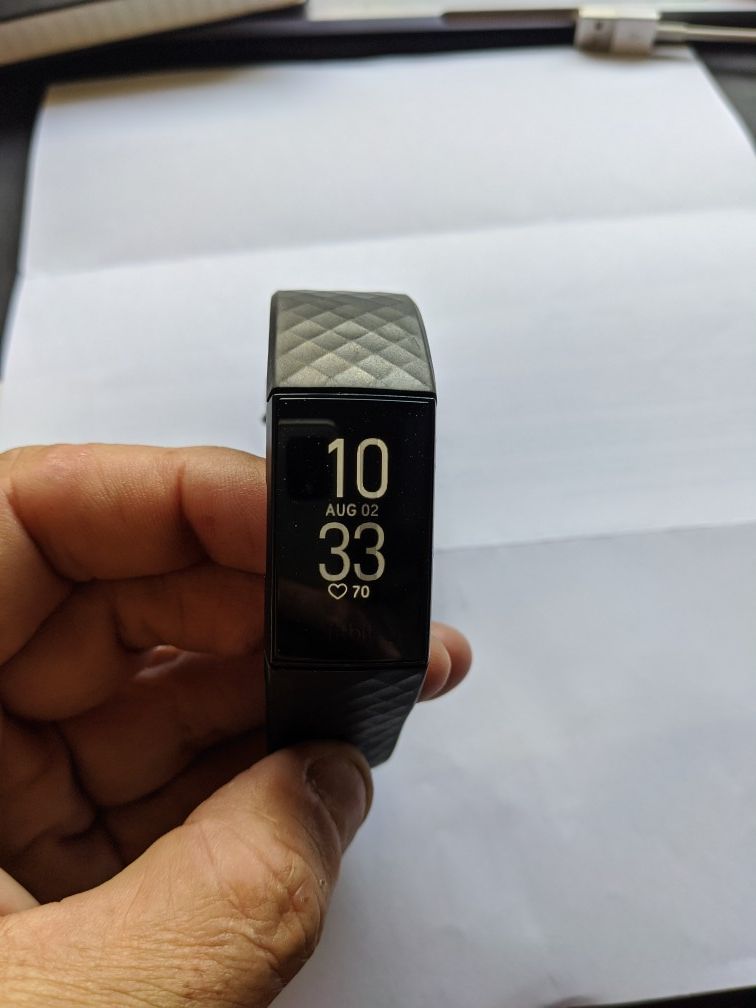 Fitbit Charge 4