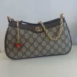 Gucci Small Handbag for Sale in Las Vegas, NV - OfferUp