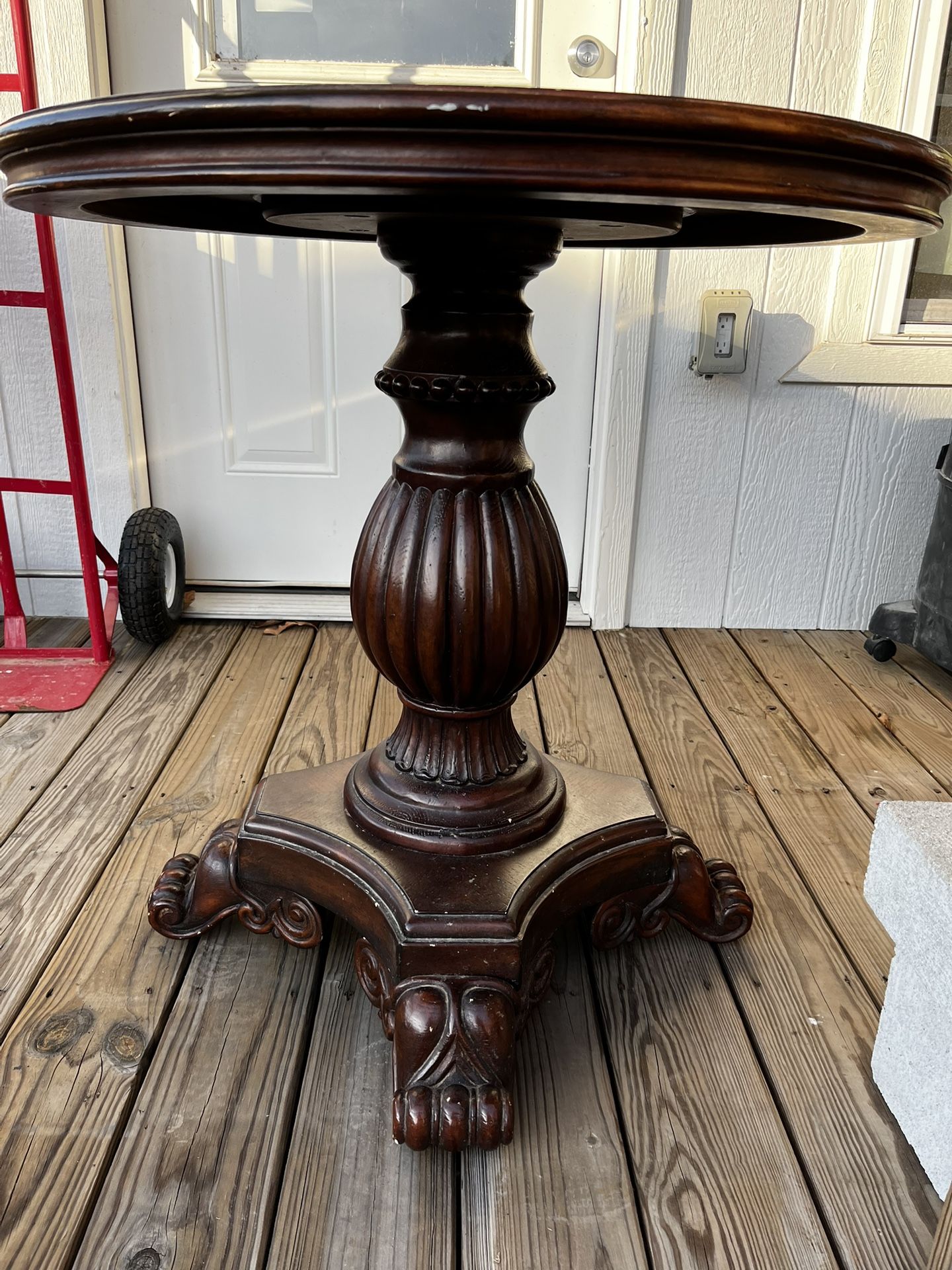 30” Round Accent Table