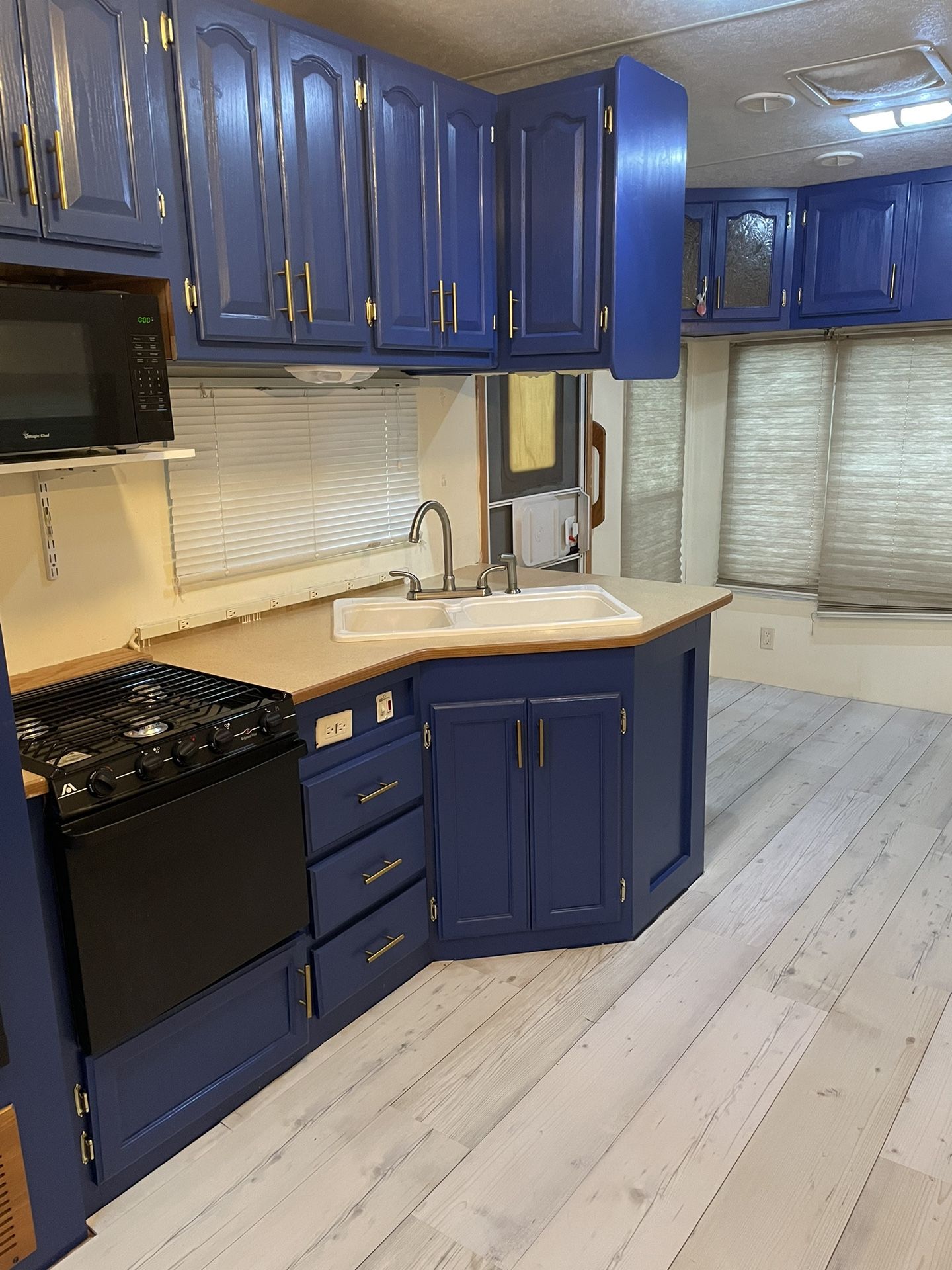THIS IS NOT A HOUSE !!! Must find your own lot to park it on. 2006 keystone challenger 29RLS 5th wheel. For sale $11,000 Okeechobee Fl 34972
