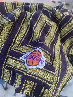 Lakers Sweater Size Xl