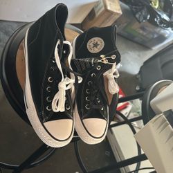Men’s 10 Chuck Taylor Hi-Top Shoes