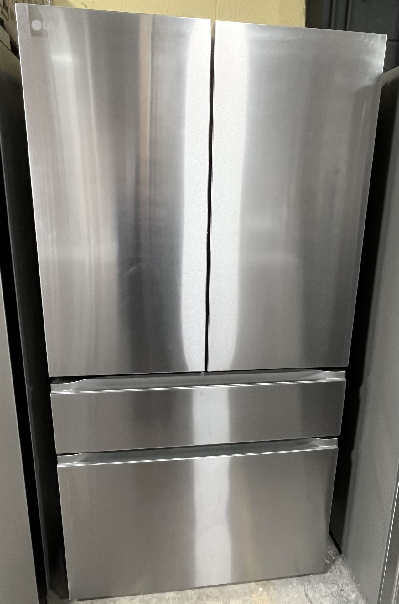New LG Smart Refrigerator w/Internal WATER+ICE