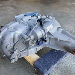 2019-2021 GMC Sierra Chevrolet Silverado Transfer Case OEM part (contact info removed)14
