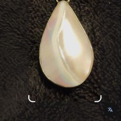 Mother Of Pearl Pendant 