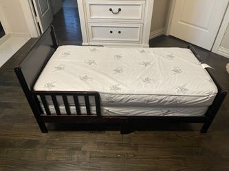 Toddler bed