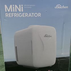 Mini Fridge (White) 