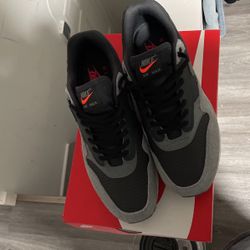 Size 10 Nike Premium 