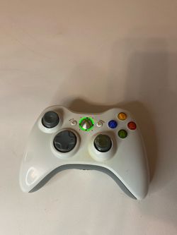 Microsoft Xbox 360 Wireless Controller in white