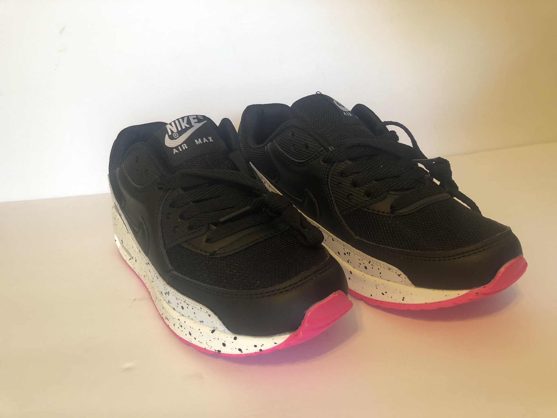 Nike Air Max women’s size 7.5
