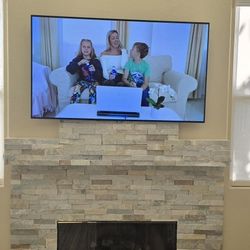 LG 55" OLED SMART TV  WITH MAGIC REMOTE CONTROL + BREND NEW STAND THAT EVEN BEEN USED!!! ALL ON SALE FOR JUST ONLY $259.99!!!

I replaced with 65" LG 