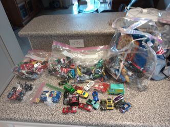 100+ toy cars trucks Hot Wheels Matchbox metal plastic lot