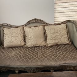 Luxury Vintage Couch