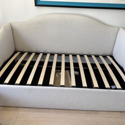 Day Bed With Pull Out Trundle - Twin 