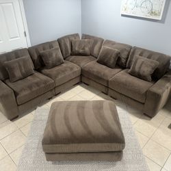 FREE DELIVERY AND INSTALLATION - 🚚 Brand New in Box 📦 Brown 6 Pieces Modular Set Sectional