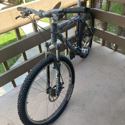 Giant Mountain Bike Medium Size