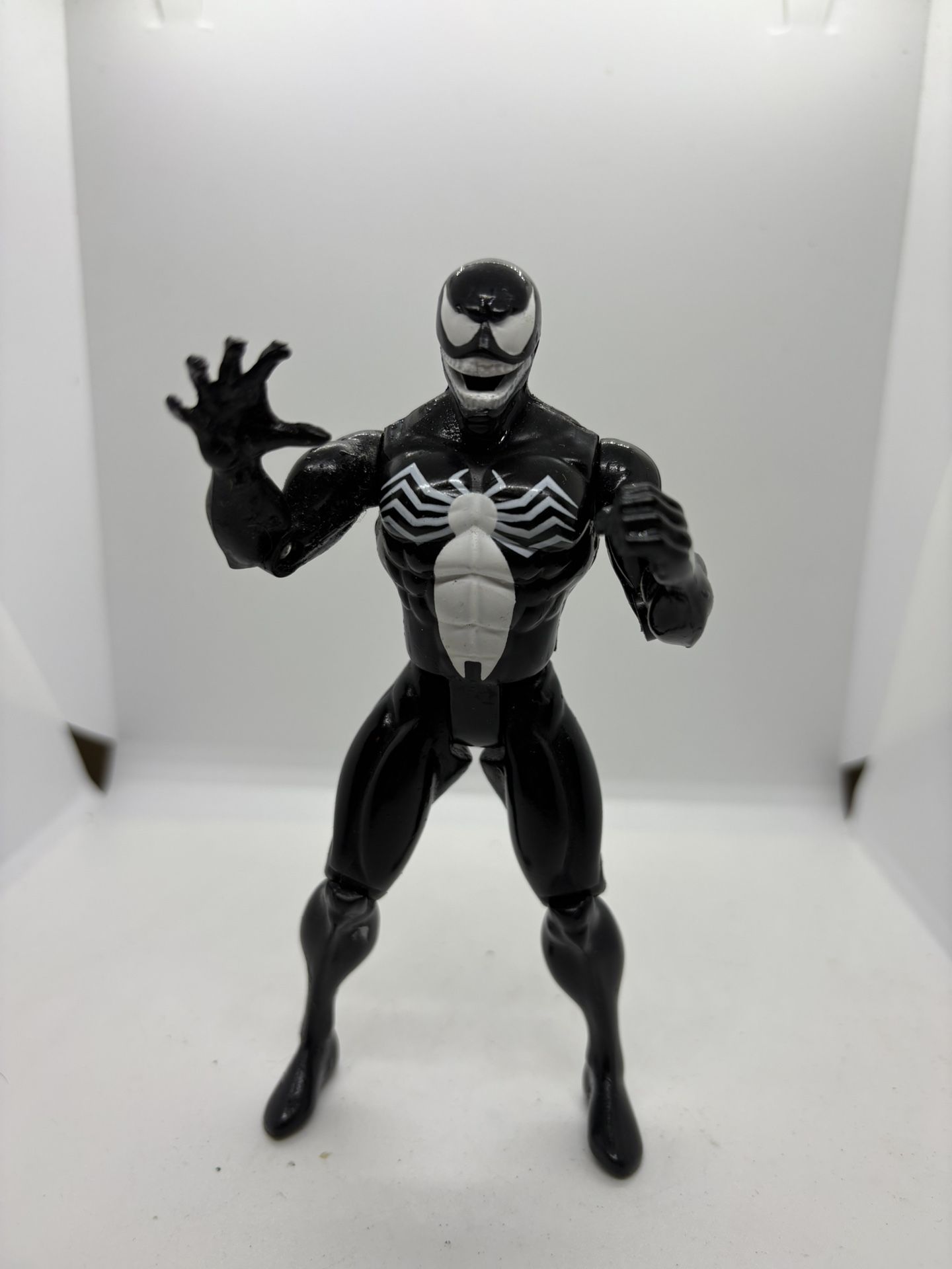 Venom Vintage Marvel Superheroes 5.25" Action Figure 1992 Flicking Tongue