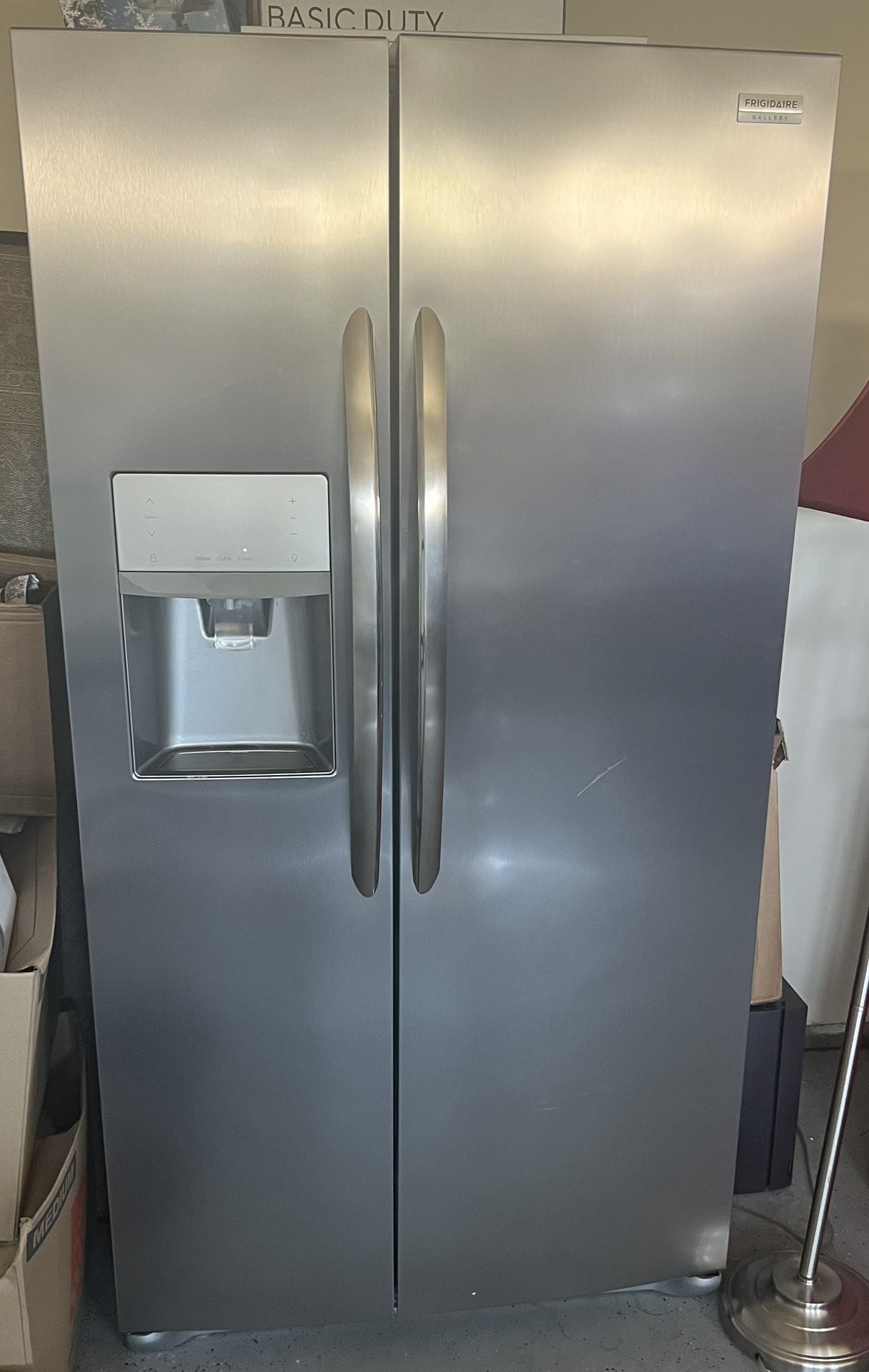 Frigidaire Gallery Side-by-Side Refrigerator – Excellent Condition! 🧊