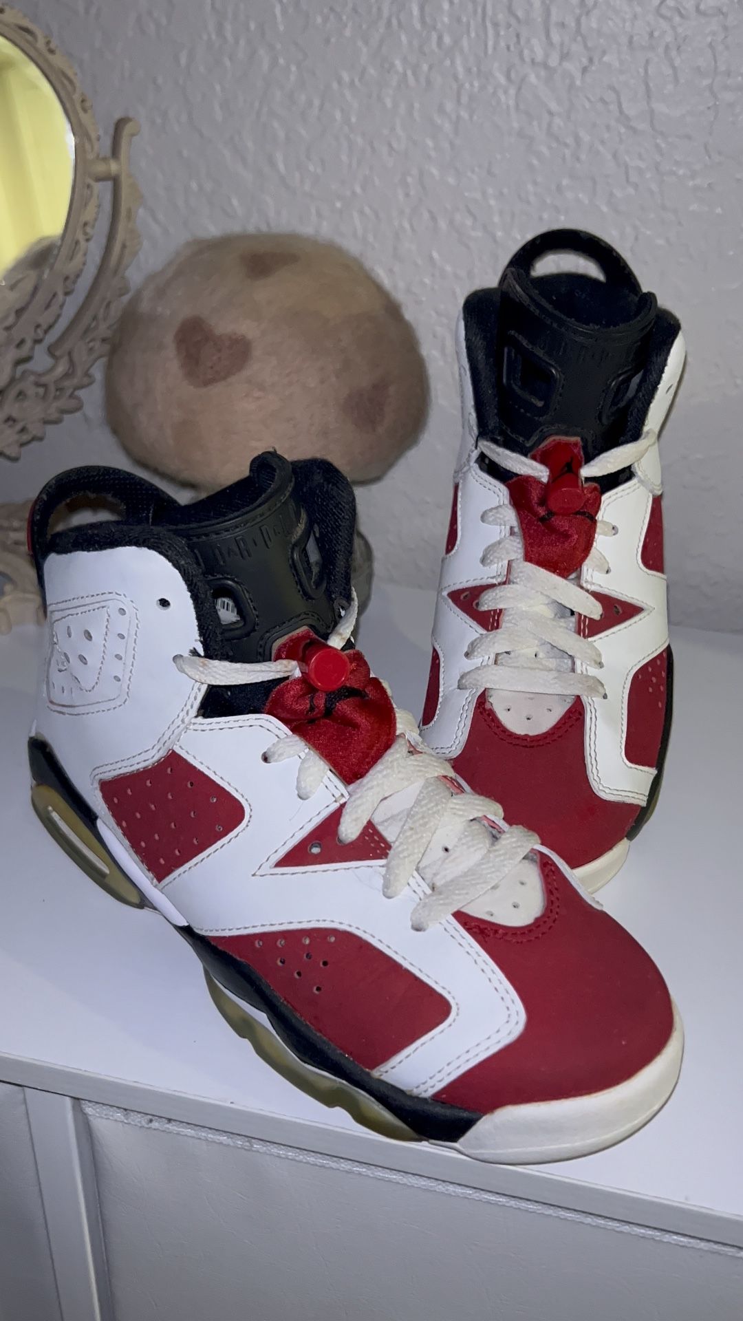 Carmine Jordans 