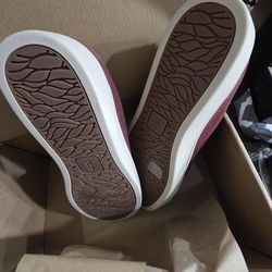 Revitalign Womens Wrigley Low Top