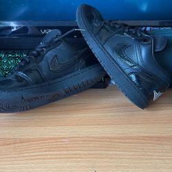 9.5 Air Jordan 1 Low SE Size 