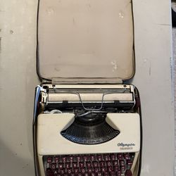 Vintage Olympia Splendid 33 Typewriter