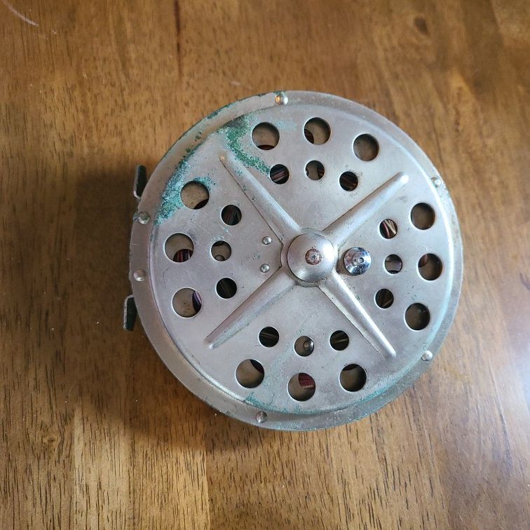 Vintage Pflueger Sal-Trout No. 1558 Large Fly Fishing Reel for