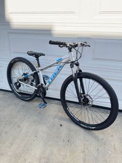 Trek mountain bike size adult small Wheels 27.5 Multiple Speeds Disc Brakes