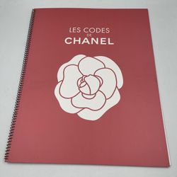 Les Codes de Chanel book of Chanel looks description and supplies 5 looks