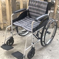 Ultralight Weight Wheelchair 18” Semi New 