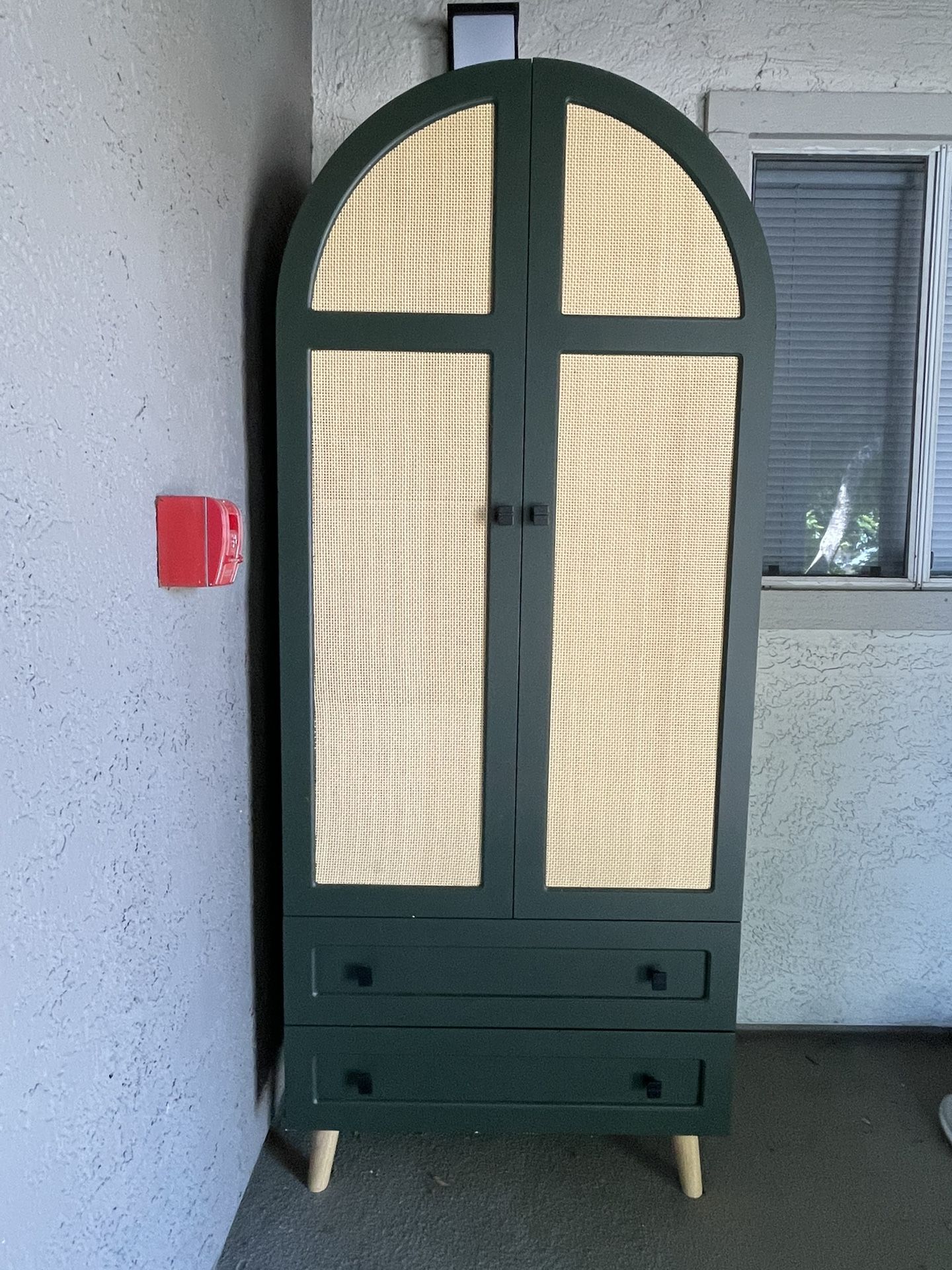 Armoire/Wardrobe Closet