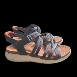 NWB Women’s Baretrapps Gracee wedge sandal. Hard to find color. 7 1/2 medium.