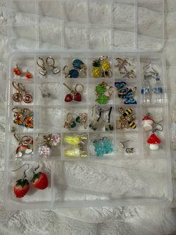 22 pairs of fun earrings !