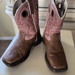 Botas para niña marca Durango solamente la usó mi hija dos veces para un jaripeo están como nuevas