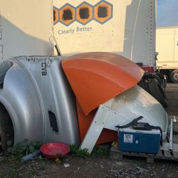 2011 386 Peterbilt Hood And Freightliner Cascadia Day Cab Fairings