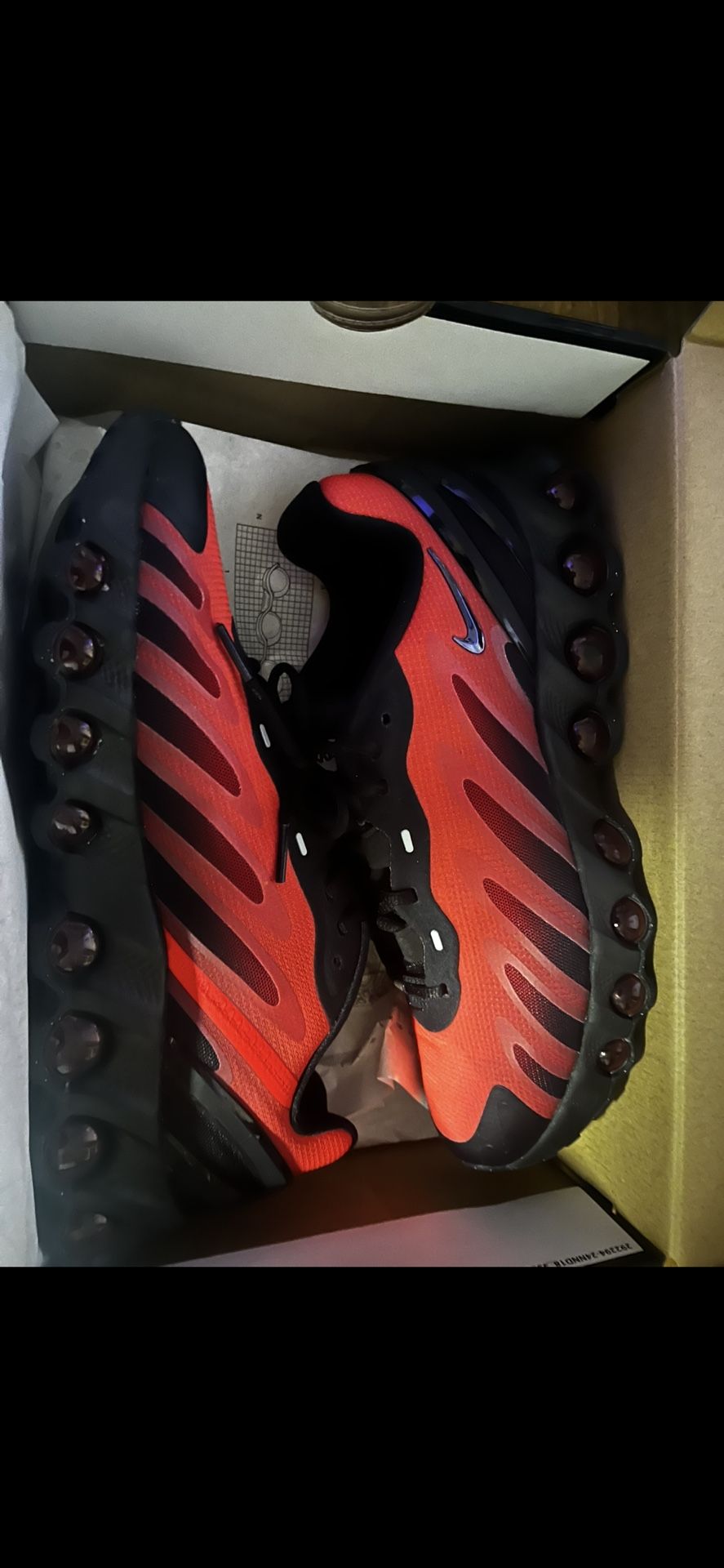 Red Nike air Max