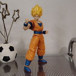 Dragon Ball Z Figure Rise Goku (Super Saiyan)