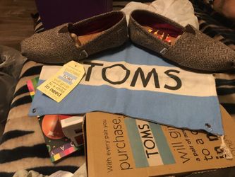 NEW,NEW TOMS size 6.5W $20