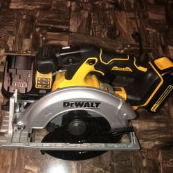 Dewalt XR Brushless Circular Saw One Battery and Charger 