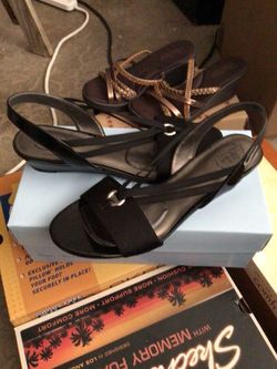 Sketchers size 9 women’s