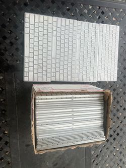 Lot of 28 Apple A1644 keyboards