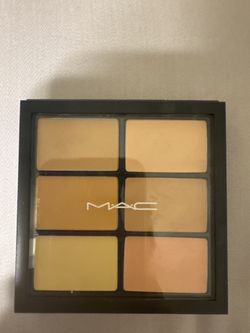 MAC Studio Fix Conceal and Correct Palette - Light (99%NEW)