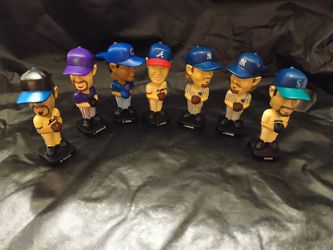 7 BOBBLE HEAD MINI MLB