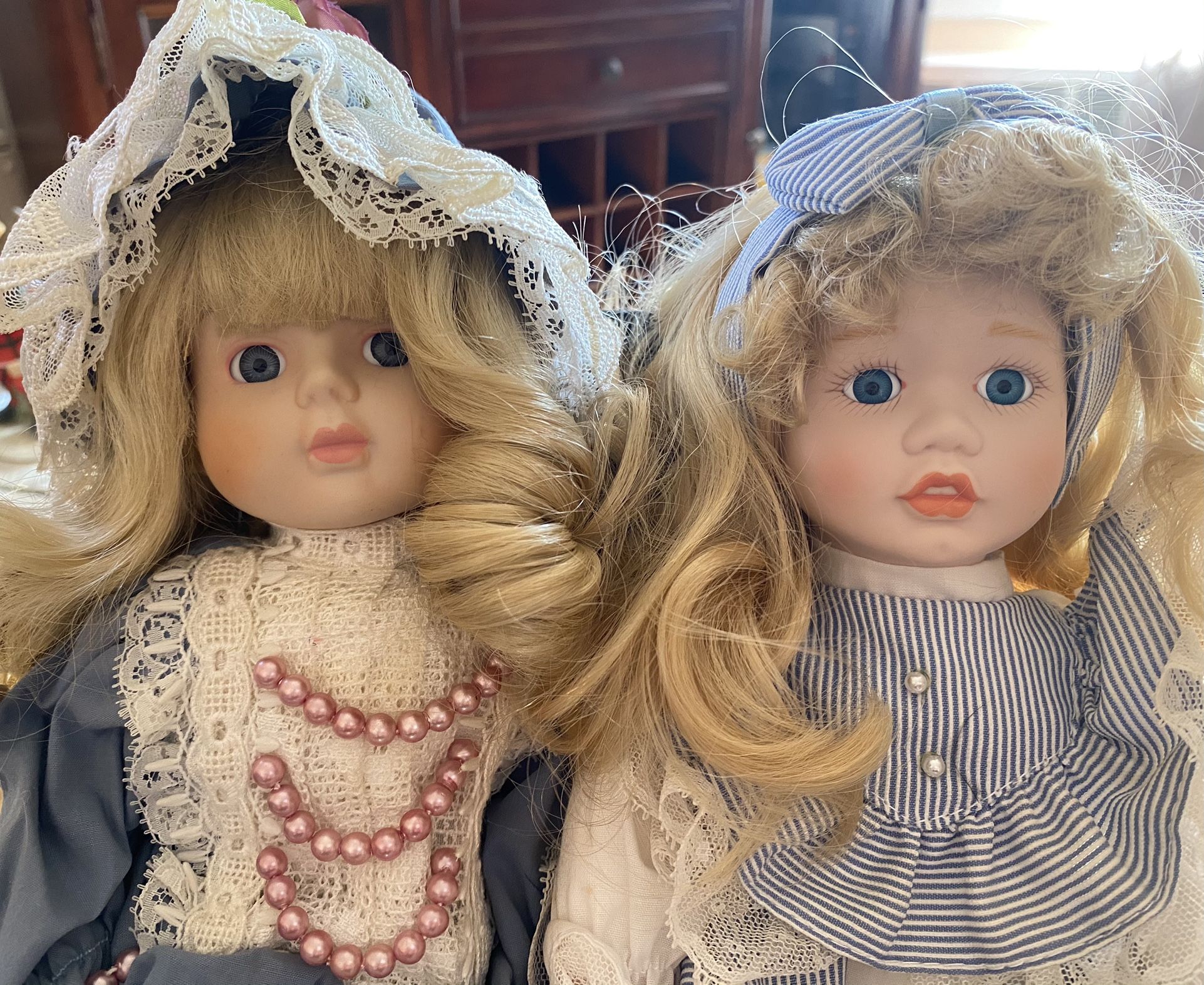  porcelain dolls (2)