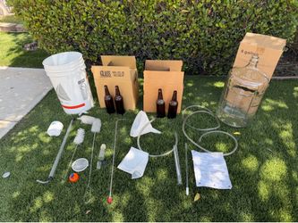 Deluxe Home Beer Brewing Starter Kit - 6 Gal Glass Carboy & Premium Bench Capper