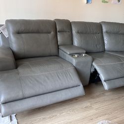 Ashley Goal Keeper 6 Seat Power  Reclining sectional Sofa - Transferable   Warranty Until Sep 2028 $350 Or OBO