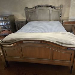 Silver Wood And Mirror Queen Size Bed Set 