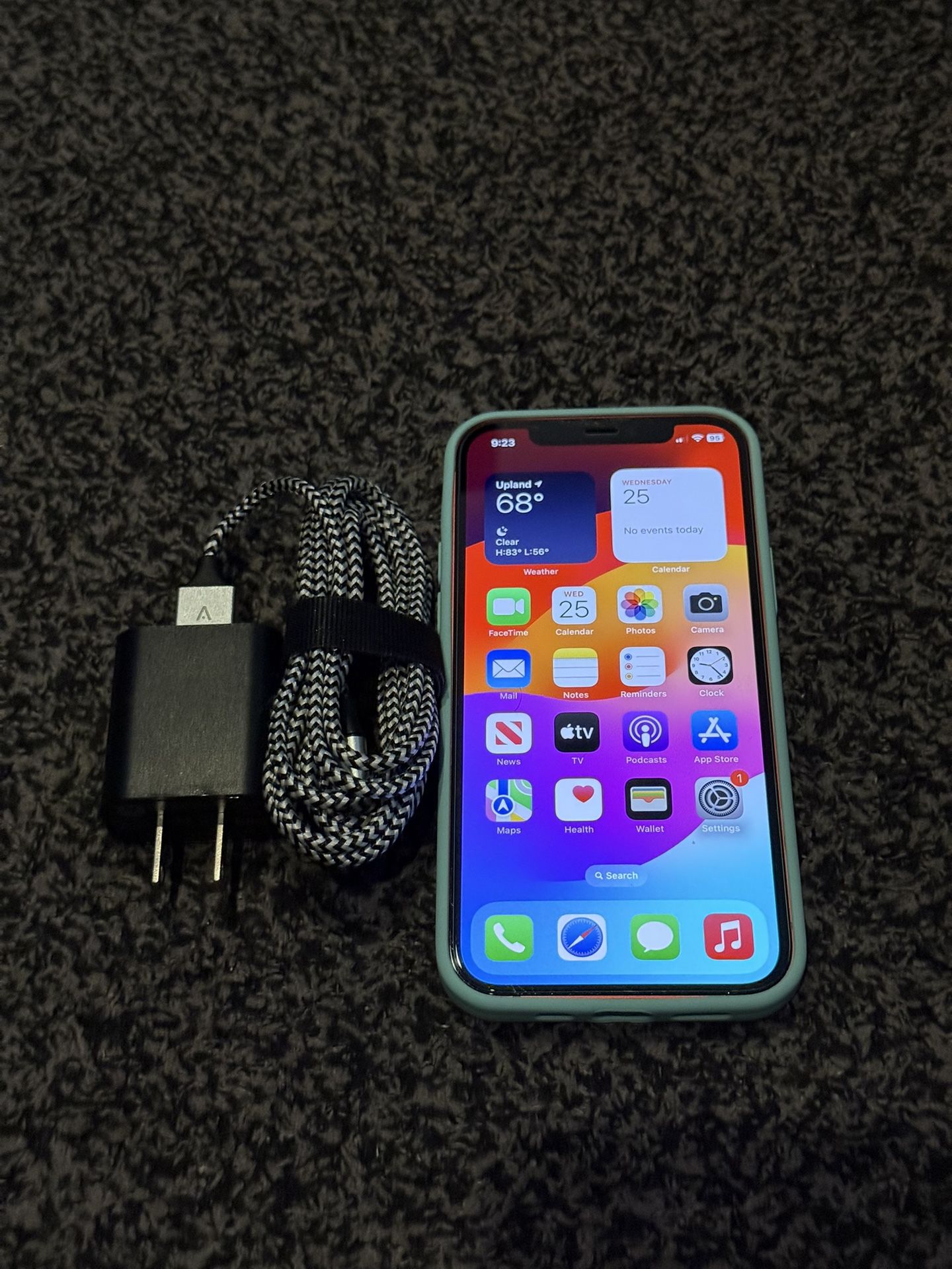 Unlocked iPhone 12 64 GB in Red