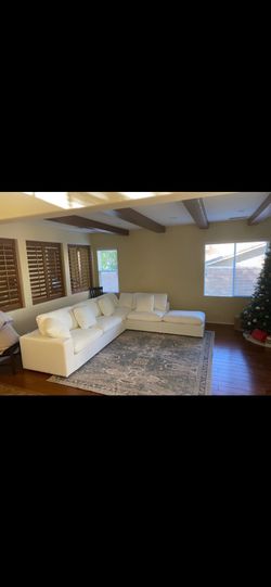 7th Ave 5-Piece Modular Couch – Pure White – Excellent Condition